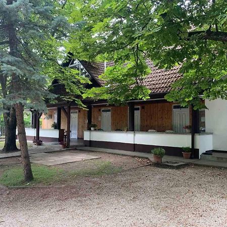 Platan Ueduelo Apartment Balatonlelle Exterior foto
