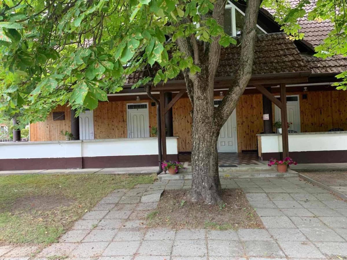 Platan Ueduelo Apartment Balatonlelle Exterior foto