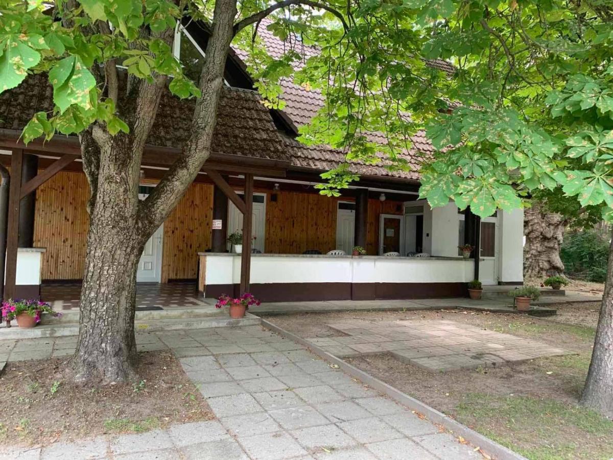 Platan Ueduelo Apartment Balatonlelle Exterior foto